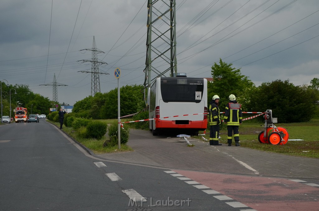 Schwerer Bus Unfall Koeln Porz Gremberghoven Neuenhofstr P059.JPG - Miklos Laubert